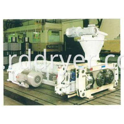 Double roller granulator machine especially for micronutrient fertilizer